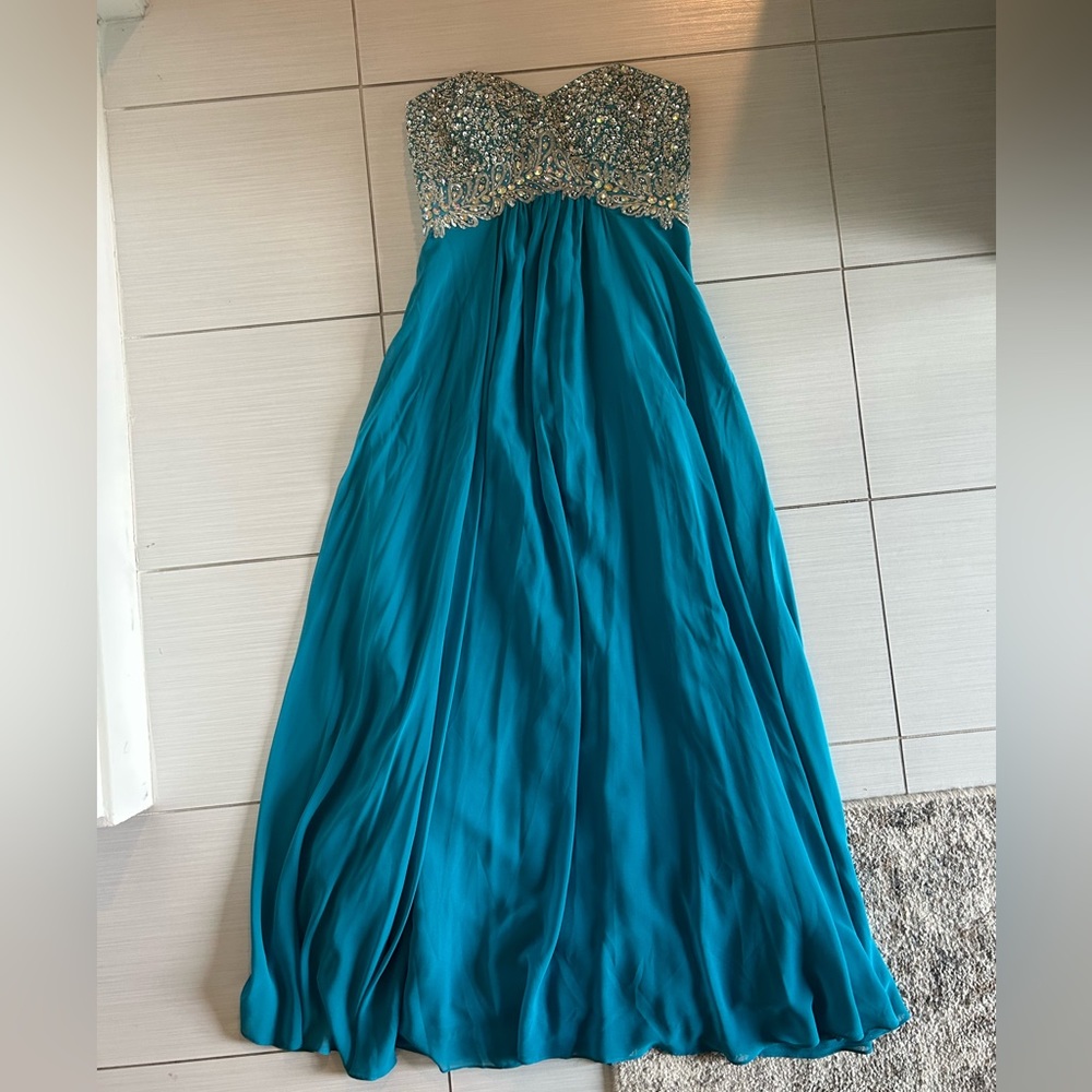 Size 4 dress. Long strapless aqua blue dress with pretty top.